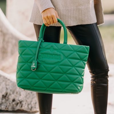 Geantă casual pentru femei material impermeabil matlasată verde cu un compartiment spațios și mânere BS267P2209069