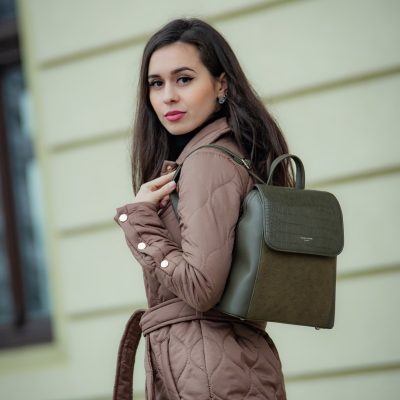 Rucsac damă piele ecologică kaki închidere cu fermoar și capsă magnetică David Jones BS6863RU2209134